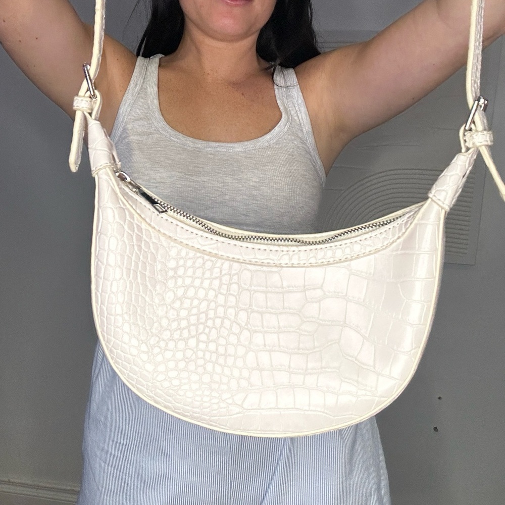 Cream snakeskin purse